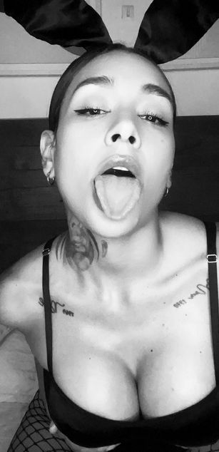 Model - EllaRose blowjob