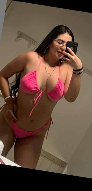 Model - Anahi Vega 18