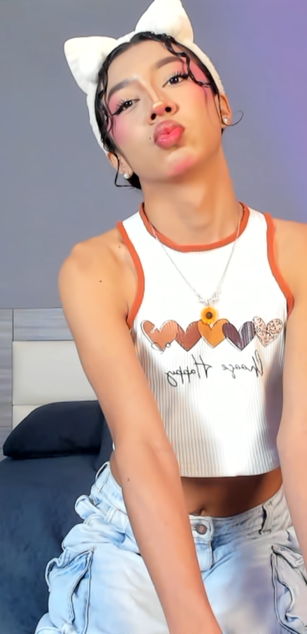 Model - Alaia Guerra cum