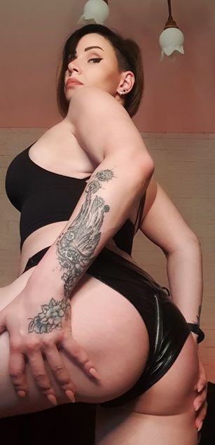 Model - AnnaLu heels