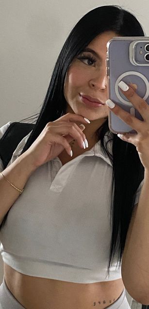 Model - Brianna Hill deepthroat