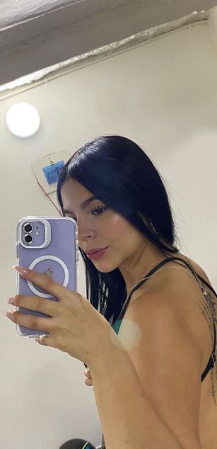 Model - Brianna Hill deepthroat