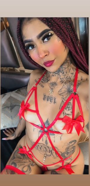 Model - EmilieLake JOI