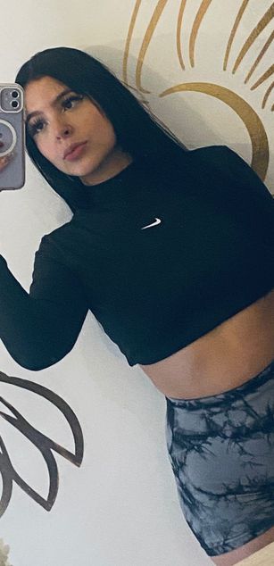 Model - Brianna Hill deepthroat