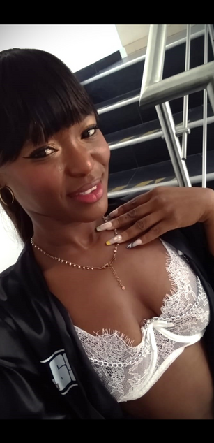 Model - Melanie Williams deepthroat