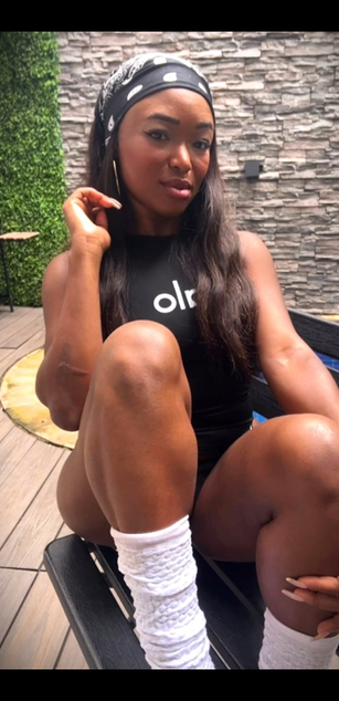 Model - Melanie Williams deepthroat