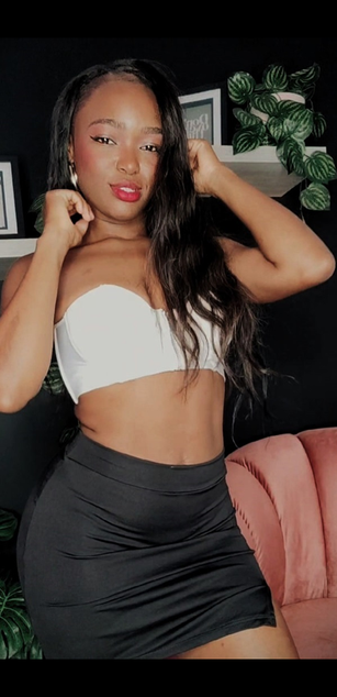 Model - Melanie Williams deepthroat