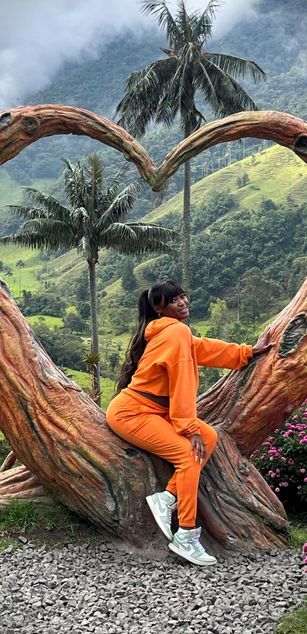 Model - Melanie Williams deepthroat