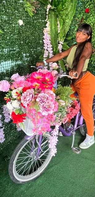 Model - Melanie Williams deepthroat