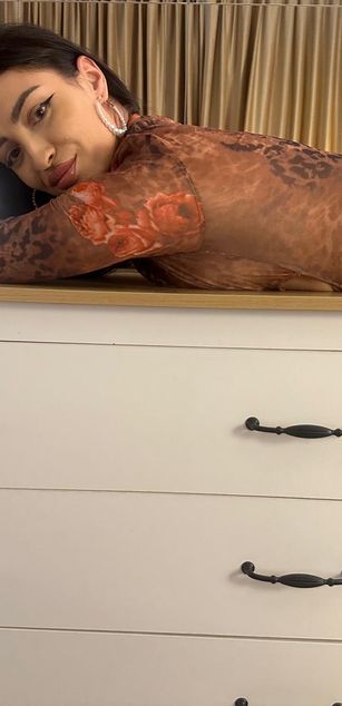 Model - VictoriaLane deepthroat