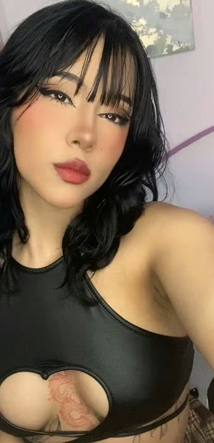 Model - Chloe Moon fastresponse