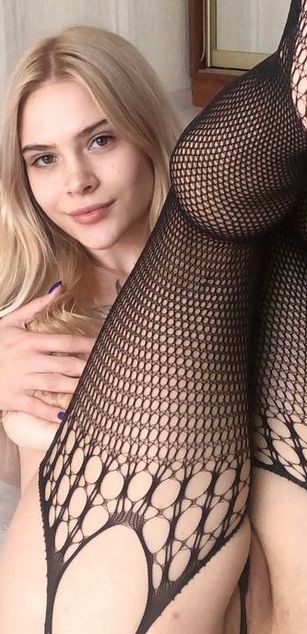 Model - Manany blowjob