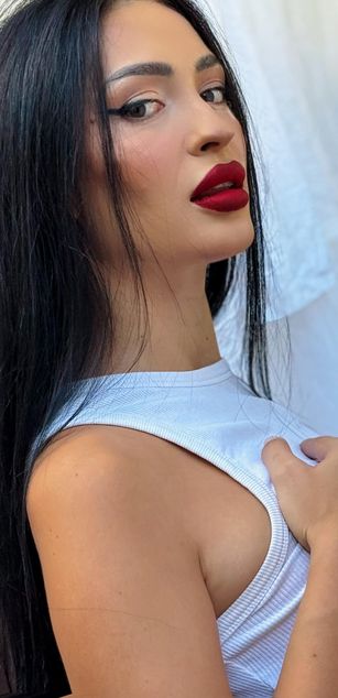 Model - VictoriaLane deepthroat