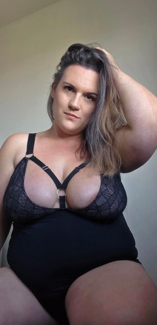 Model - CurvyMaskedBabe Joi
