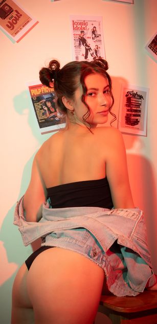 Model - Lara deepthroat