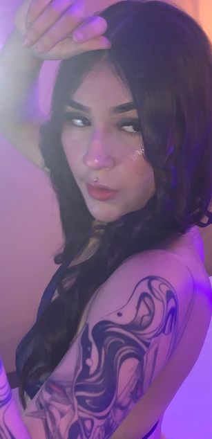 Model - Violet Blaze blowjob