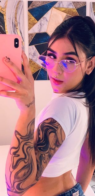 Model - Violet Blaze blowjob