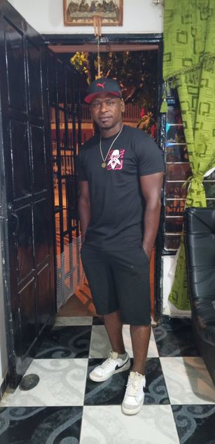 Model - gilberto masturbacion