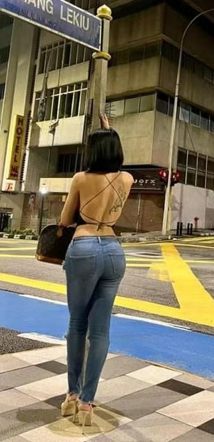 Model - MadocVentura striptease