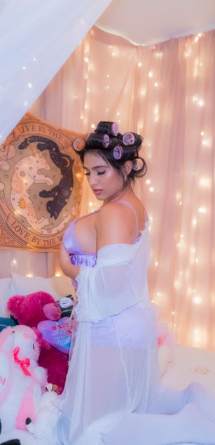 Model - Valery D. bigtits