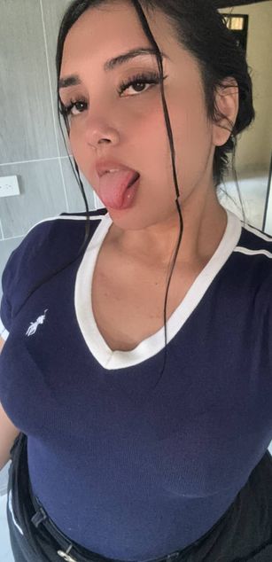 Model - AmaliaDalton deepthroat