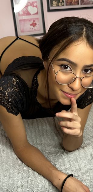 Model - Alana Martinez roleplay