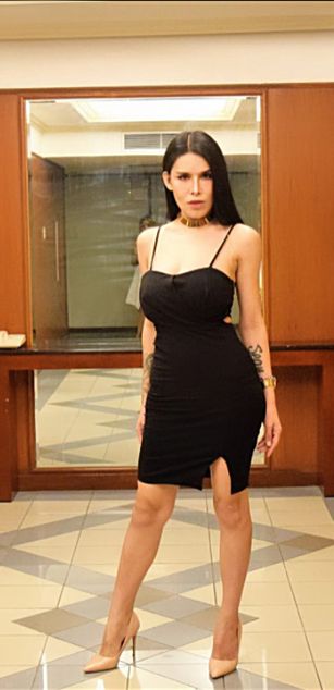 Model - MadocVentura striptease