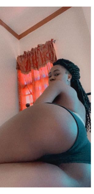 Model - SexyShan milf