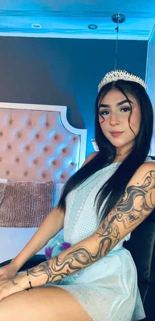 Model - Violet Blaze blowjob