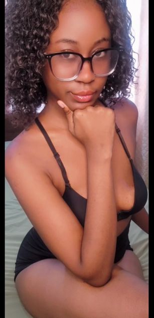 Model - SexyShan milf