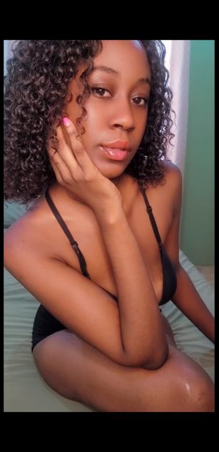 Model - SexyShan milf