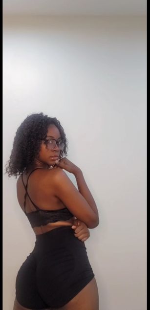 Model - SexyShan milf