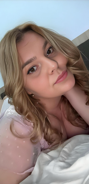 Model - Megantriss blowjob