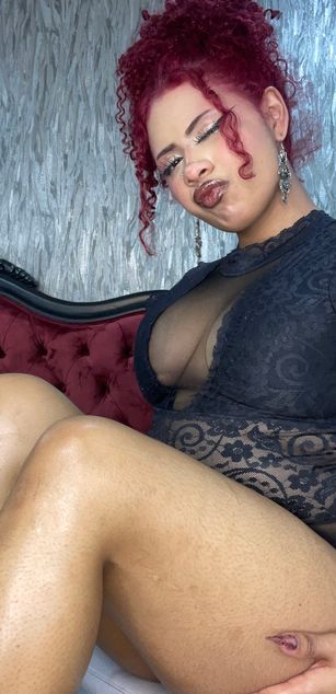 Model - Idun Brunette blowjob