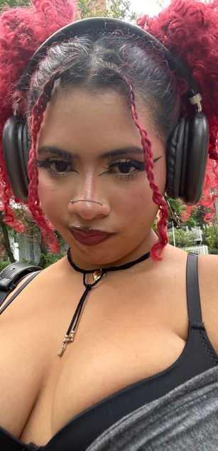 Model - Idun Brunette blowjob