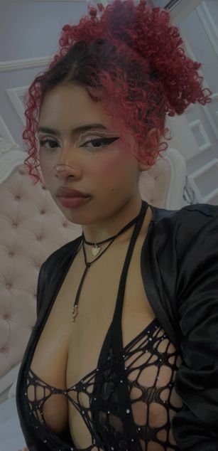 Model - Idun Brunette blowjob