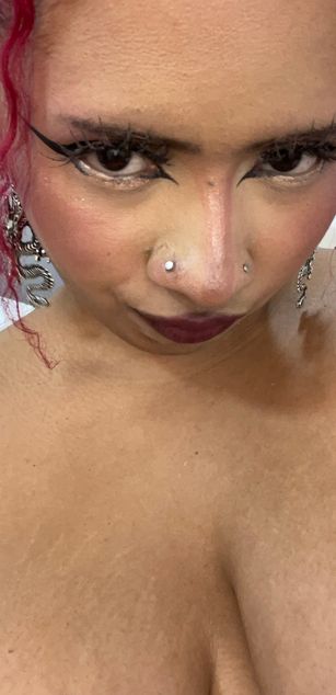 Model - Idun Brunette blowjob