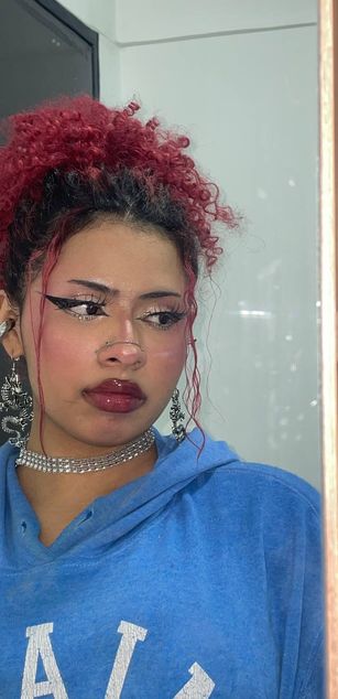 Model - Idun Brunette blowjob