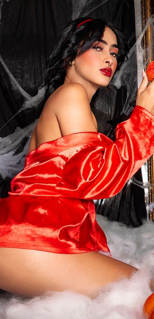 Model - Elisa Peters roleplay