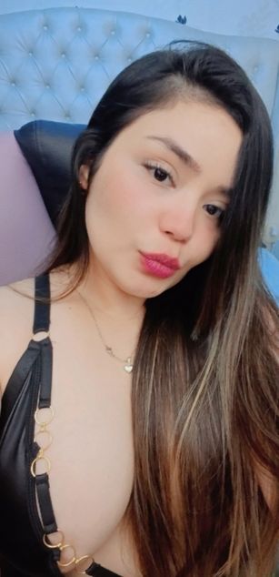 Model - CrystalByrne deepthroat