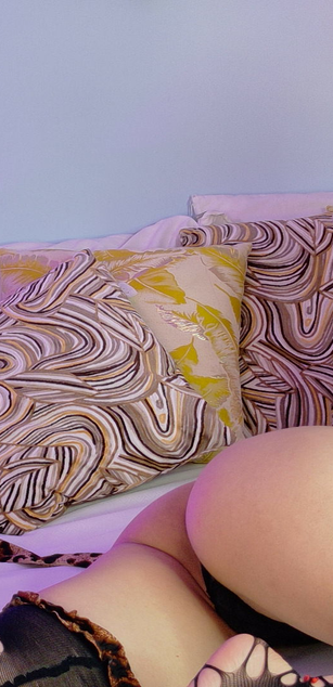 Model - Polygonnia deepthroat