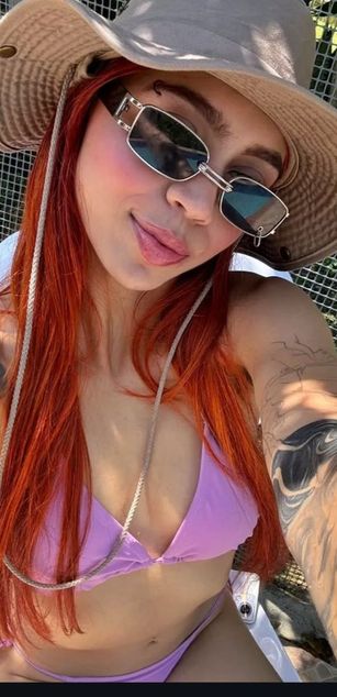 Model - Polygonnia deepthroat