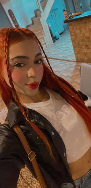 Model - Polygonnia deepthroat