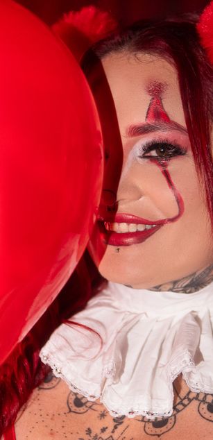 Model - AmaranthaVelmet striptease