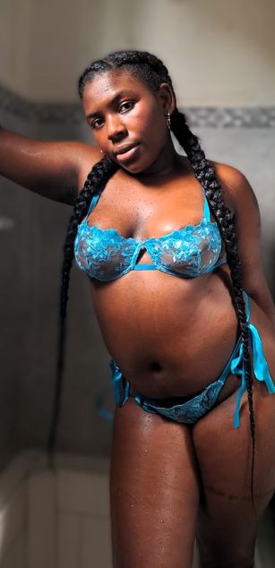 Model - Nany Moreno deepthroat