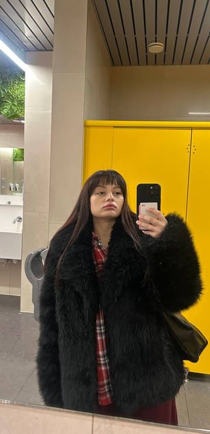 Model - Amaris curvy