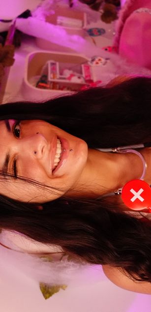 Model - LucyPurple sexy