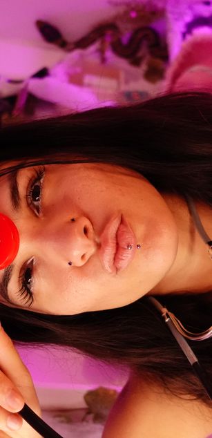 Model - LucyPurple sexy