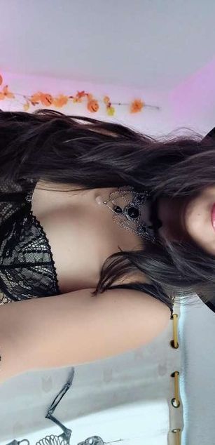 Model - ValeriaNorris blowjob