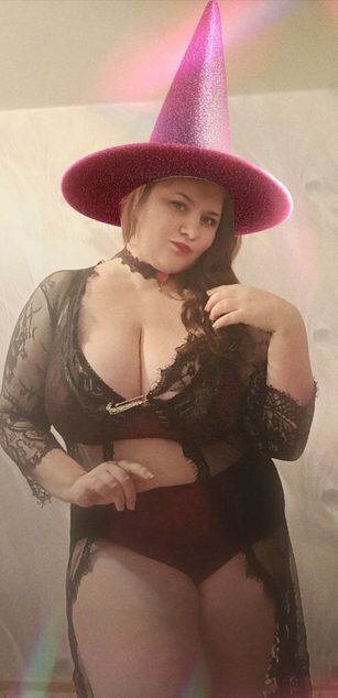 Model - Nikky March striptease